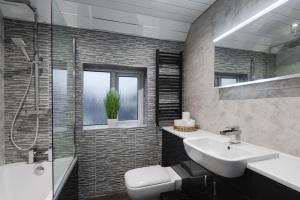 Ένα μπάνιο στο Cressingham House Manchester +14 φωτογραφίες