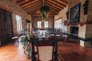 a large room with tables and chairs and a fireplace at Hacienda Moncora, un lugar hermoso para toda la familia y los amigos in El Rosal