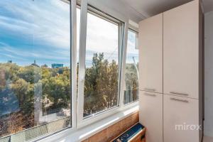 a room with a large window with a view at City Center Park Zone in Chişinău +3 photos