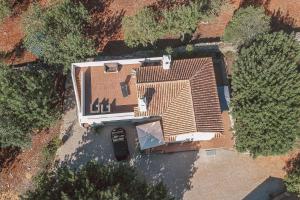 an overhead view of a house with a roof at Monte 3 Alfarrobeiras in São Brás de Alportel