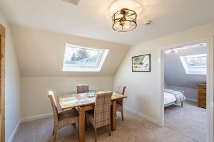 a dining room with a table and chairs at MacFarlane Apartment in Taynuilt