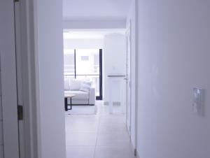 Ένα μπάνιο στο 5C Departamento de dos ambientes, por escalera.