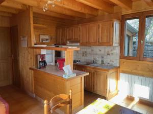 Kuchyňa alebo kuchynka v ubytovaní Le chalet de Pierrot
