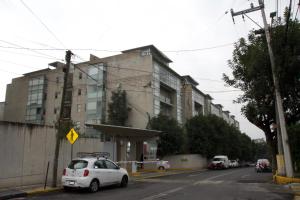 a white car parked in front of a building at Habitación confortable dentro departamento Natura in Mexico City