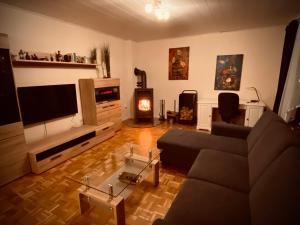 O zonă de relaxare la Big apartment with Wood-Burning Stove & Balcony