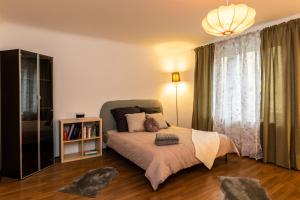 a bedroom with a bed and a book shelf at Cosy apartment in great Location in Vienna