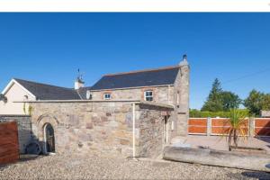 an old stone house with a stone garage at 2 Bed Sandstone Residence in Newport