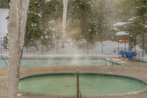 Swimmingpoolen hos eller tæt på Granlibakken Getaway - #72A