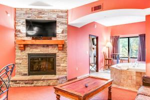 a living room with a fireplace and a tv at Chula Vista Condo 2251 in Wisconsin Dells