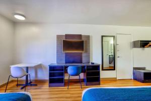 a room with a blue desk and two chairs at Motel 6-Duluth, MN in Duluth