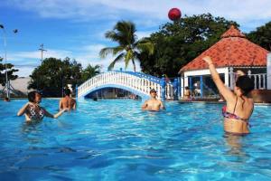 a group of people in the swimming pool at a resort at Flandes Resort in Flandes