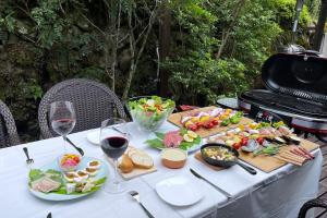 a white table with food and wine on it at 芹生庵 in Kyoto