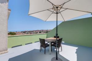 Balkón alebo terasa v ubytovaní Rooms with a parking space Mali Losinj (Losinj) - 9681