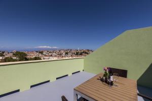 Balkón alebo terasa v ubytovaní Rooms with a parking space Mali Losinj (Losinj) - 9681