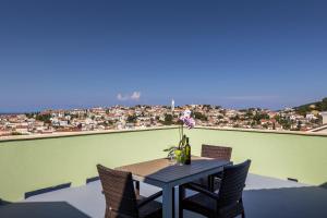 Balkón alebo terasa v ubytovaní Rooms with a parking space Mali Losinj (Losinj) - 9681