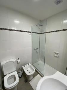 Ένα μπάνιο στο Departamento FUCO con cochera Villa Mercedes San Luis