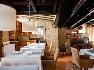 Reštaurácia alebo iné gastronomické zariadenie v ubytovaní Posada Santa Ana