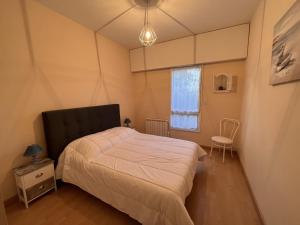 Posteľ alebo postele v izbe v ubytovaní Appartement 3* près plage Les Sables-d'Olonne, 2 chambres, garage, équipements complets - FR-1-197-553