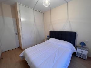 Posteľ alebo postele v izbe v ubytovaní Appartement 3* près plage Les Sables-d'Olonne, 2 chambres, garage, équipements complets - FR-1-197-553
