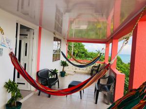 Halley View Summer House的休息区