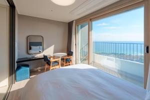 Nespecifikovaný výhled na moře nebo výhled na moře při pohledu z hotelu