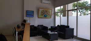 Ruang duduk di SPAZIE at Green Lake View Cimanggis