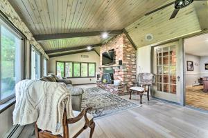 Una sala de estar con un sofá y una chimenea. en Waterfront Lake Huron Getaway Private Beach!, en Forestville