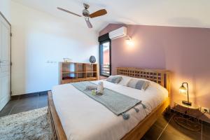 Ocean Nest T4 Rénové Vue Mer Splendide La Saline Les Bains客房内的一张或多张床位