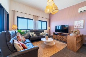 TV a/nebo společenská místnost v ubytování Ocean Nest T4 Rénové Vue Mer Splendide La Saline Les Bains