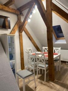 a dining room with a table and chairs at Kamienica Żołnierska 2 mieszkania numer 4 i 5 in Olsztyn