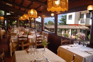 Restaurant o un lloc per menjar a Balletti Park Hotel