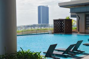 Πισίνα στο ή κοντά στο Seabreeze Seaview Super Cosy Stay Bali Residence
