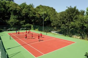 Pista de tennis o esquaix a Balletti Park Hotel o a prop