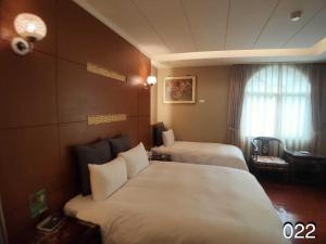 A bed or beds in a room at Wunsin Motel