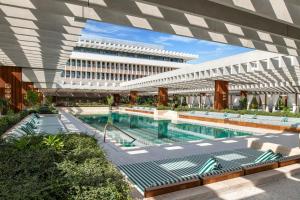 Бассейн в The Ned Doha или поблизости