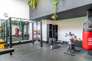 a gym with a punching bag hanging from the ceiling at Apartamento Verano in Orihuela