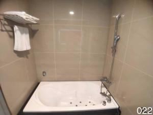 A bathroom at Wunsin Motel