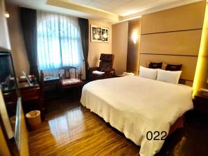 A bed or beds in a room at Wunsin Motel