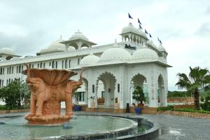 a building with a fountain in front of a building at Radisson Blu Udaipur Palace Resort & Spa in Udaipur