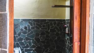 Bilik mandi di Madaira Villa Senggigi +24 gambar