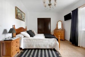 A television and/or entertainment centre at Casa Haba