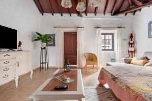 A television and/or entertainment centre at Casa Haba