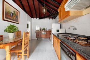 A kitchen or kitchenette at Casa Haba Még 16 kép