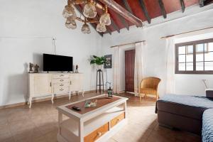 A television and/or entertainment centre at Casa Haba