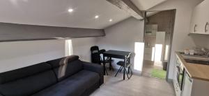 Kuchyňa alebo kuchynka v ubytovaní Appartements et studio rénovés en 2022, Intra Muros Avignon