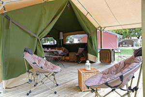 Fotografia z galérie ubytovania Camping le Lac de Thoux v destinácii Saint-Cricq