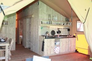 Fotografia z galérie ubytovania Camping le Lac de Thoux v destinácii Saint-Cricq