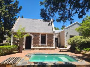 a house with a swimming pool in the yard at St Aidan's Manor in Grahamstown