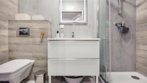 Kúpeľňa v ubytovaní Apartament Grey 10 C Perłowa Przystań - Holiday City