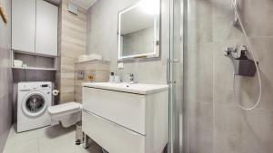 Kúpeľňa v ubytovaní Apartament Grey 10 C Perłowa Przystań - Holiday City